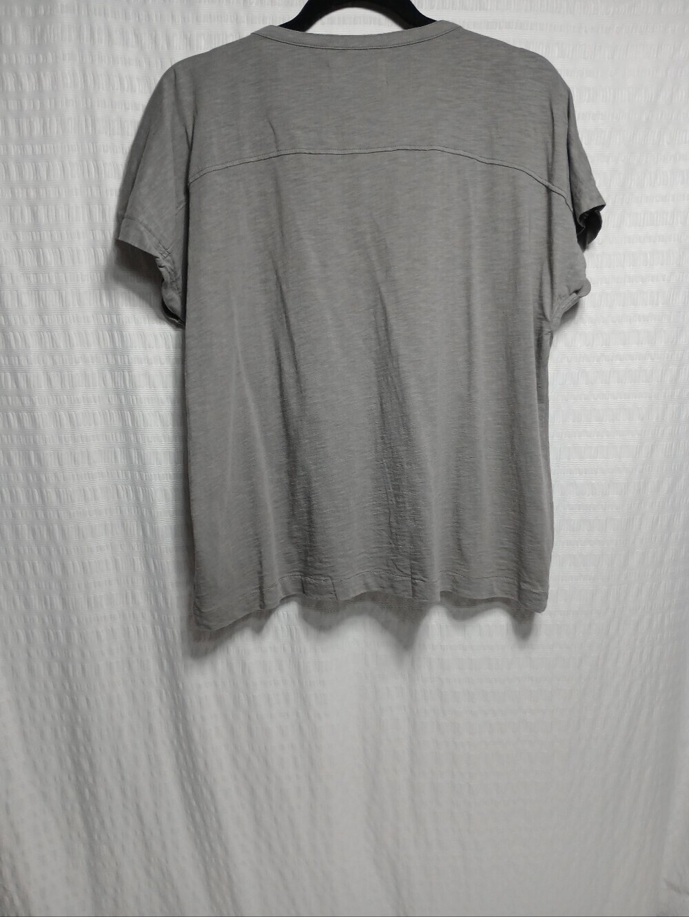 Aventura Organic Cotton V Neck Shortsleeve Tee. Size L - Picture 2 of 7